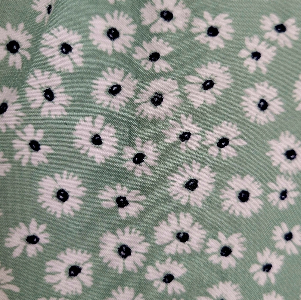 GAP Green Floral Hi-Low Button Up Long Sleeve Shirt/Blouse | Size Large - Picture 2 of 5